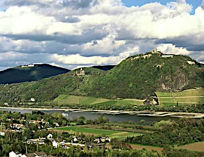 Ein Blick auf den Drachenfels