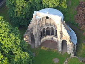 Luftbild der Kloserruine Heisterbach