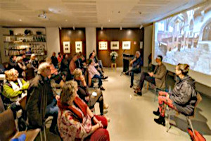 Besucherinnen und Besucher bei einer Museumsveranstaltung